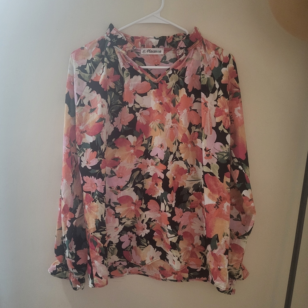 Macaron Blouse Size M/L Nwot